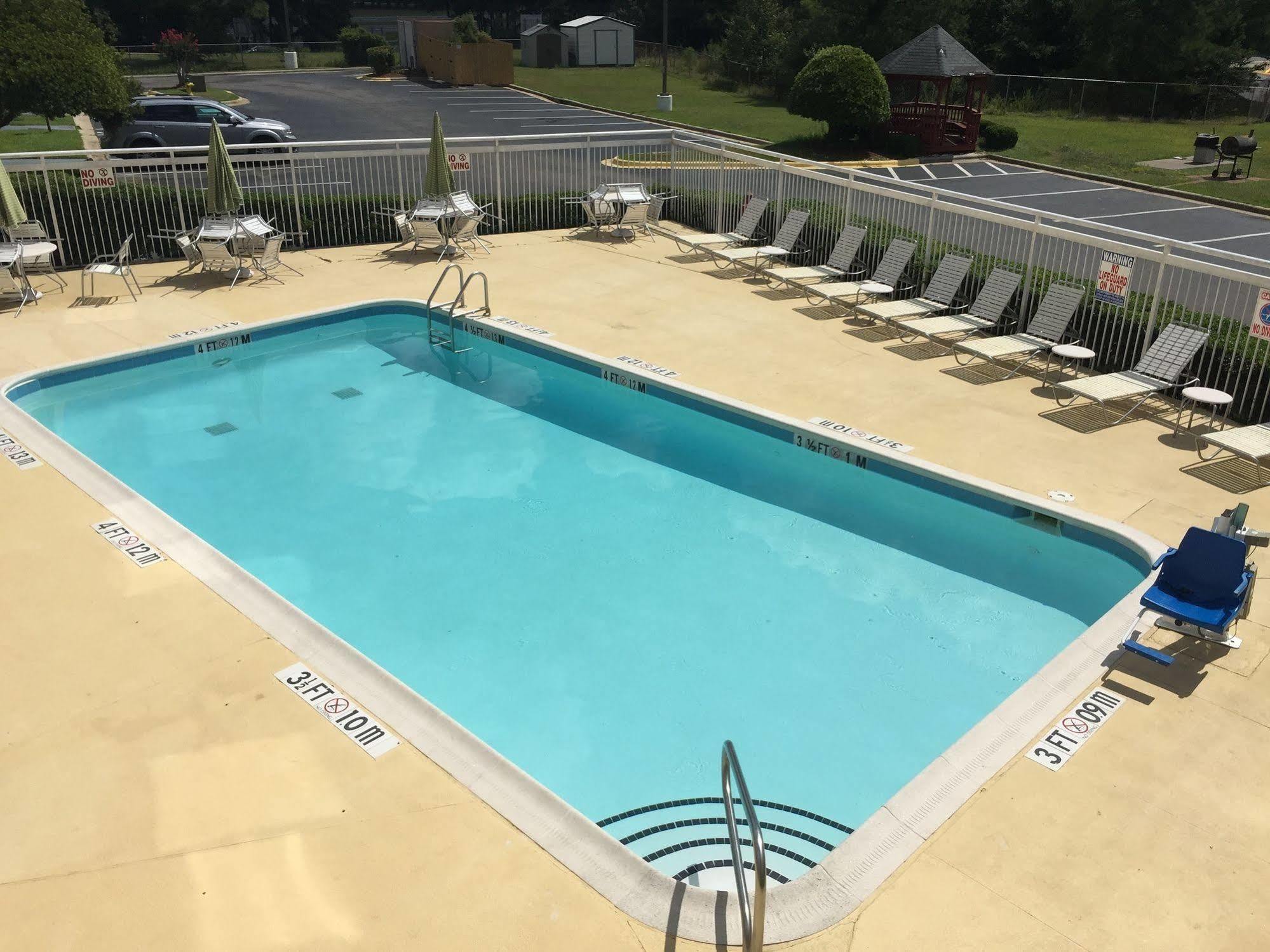 Quality Inn Fayetteville Near Fort Bragg Dış mekan fotoğraf