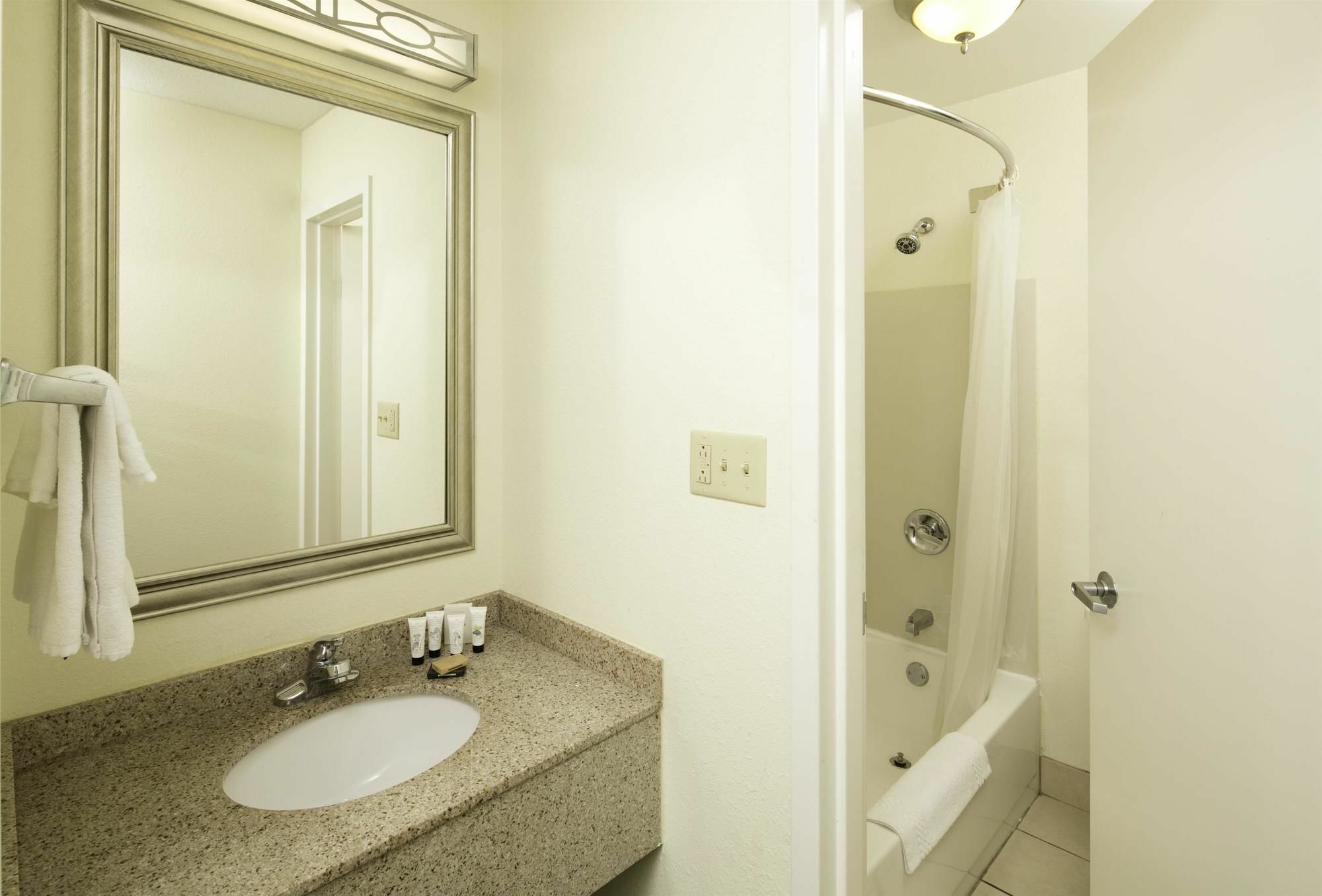 Quality Inn Fayetteville Near Fort Bragg Dış mekan fotoğraf